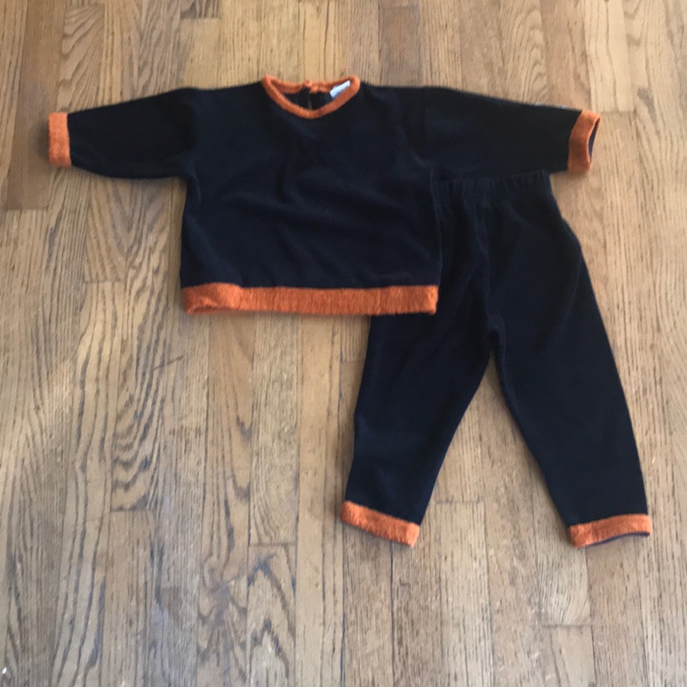 Girls Zig Zag 2 piece set in Halloween colors! Size 3